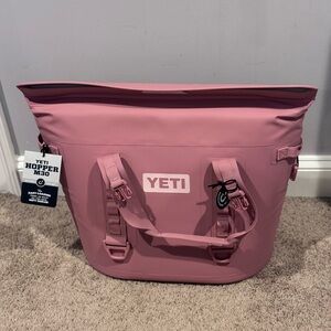 YETI M30 Hopper soft cooler Sandstone Pink